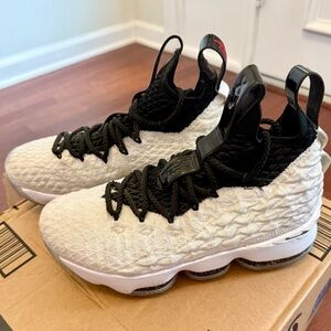 Nike LeBron 15 Graffiti 5Y